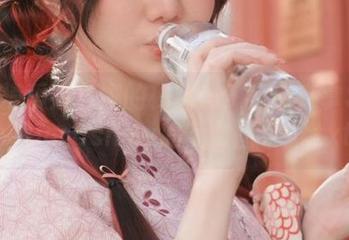想知道爱姬多娜的秘密吗？赶紧来拿Sally Dorasnow的免费图包！.txt